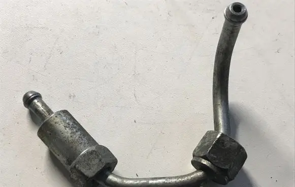 Fuel injector supply line/pipe
