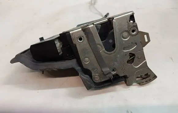 BMW 5 E39 Front door lock 4227