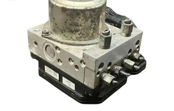 Nissan Leaf I (ZE0) ABS Pump E6Y240144 A98000J41