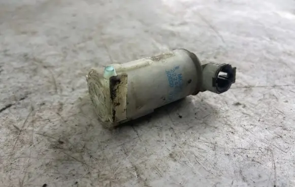 Nissan Patrol Y61 Windscreen/windshield washer pump 2224620a