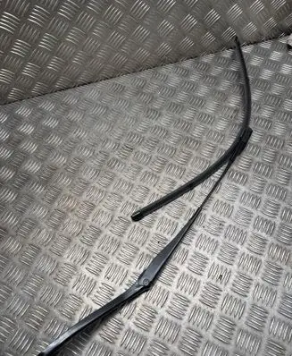 BMW XM Front wiper blade arm 5A81968