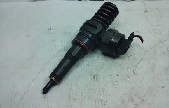 Audi A4 S4 B6 8E 8H Fuel injector 038130073AJ