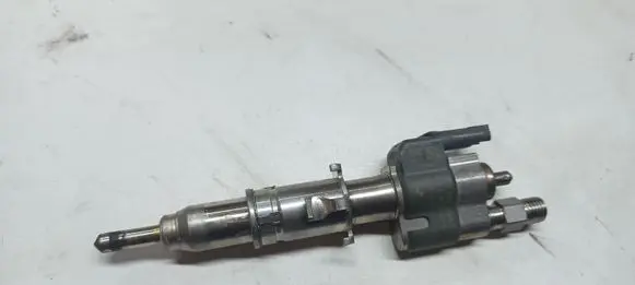 BMW 3 E90 E91 Fuel injector 10181010