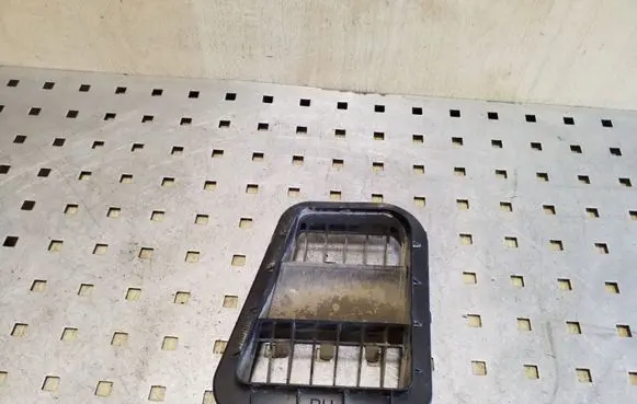 KIA Rio Quarter panel pressure vent 975102F200