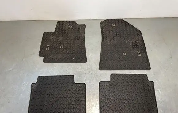 Hyundai i10 Car floor mat set K7131ADE00
