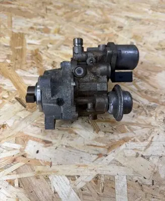 BMW 3 E92 E93 Fuel injection high pressure pump 7613933