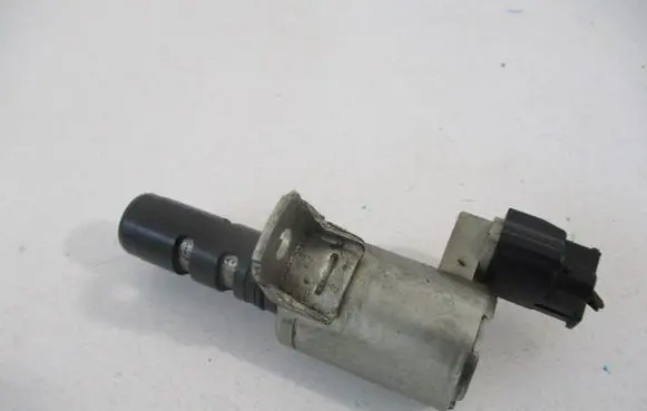 Ford Kuga II Camshaft position sensor CN1G-6L713-AD