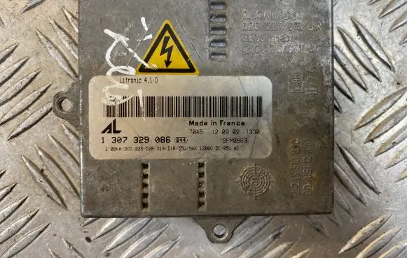 Peugeot 407 Headlight ballast module Xenon 1307329086 19EM0863