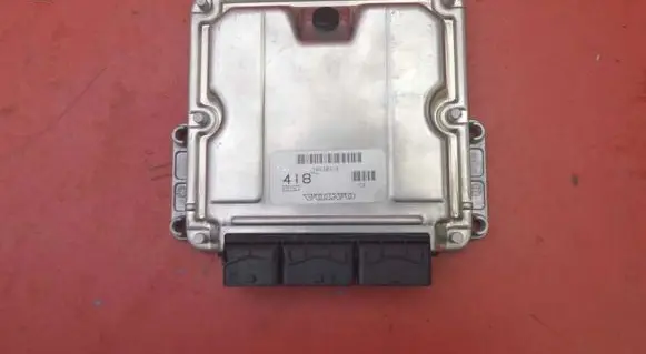 Volvo S40, V40 Engine control unit/module ECU 8200233343