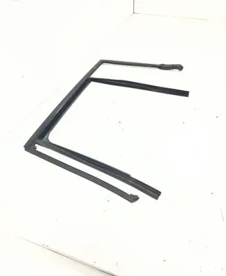 BMW 2 F46 Rubber seal front door window/glass 7326169
