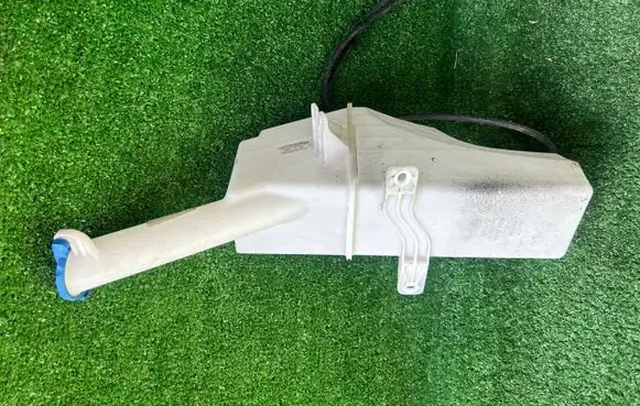 KIA Venga Windshield washer fluid reservoir/tank