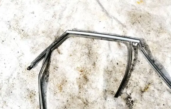 Opel Crossland X Front door glass trim molding 13499769