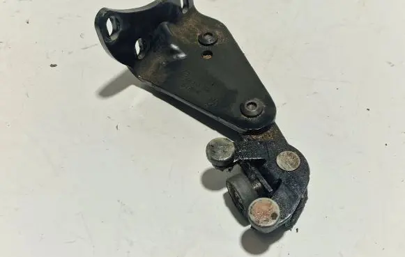 Volkswagen Transporter - Caravelle T6 Sliding door lower roller guide/hinge 7E0843398