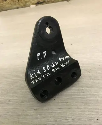 KIA Soul Engine mounting bracket