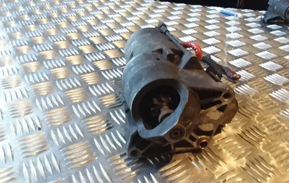 Renault Laguna I Starter motor D9R142