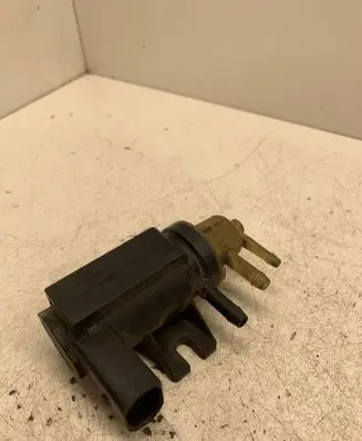 Volkswagen PASSAT B6 Vacuum valve 1K0906627A 70086800