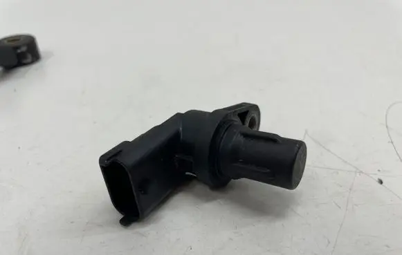 Opel Corsa E Camshaft position sensor 93310500