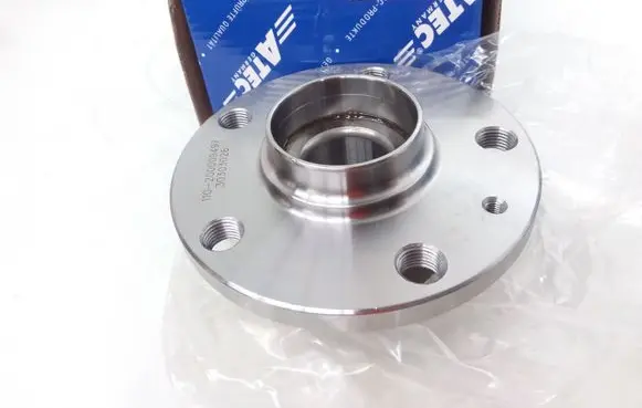 Volkswagen Golf VI Rear wheel hub 30303026
