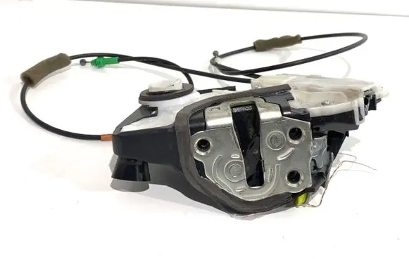 Toyota Yaris Front door lock 