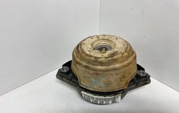 Engine mount bracket