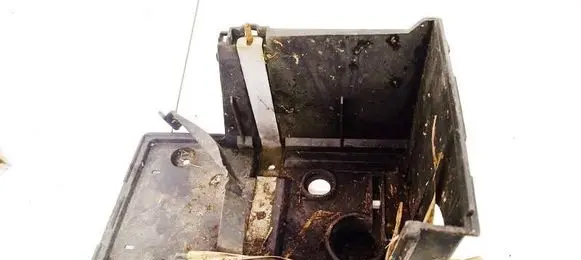 Ford Focus Battery box tray 