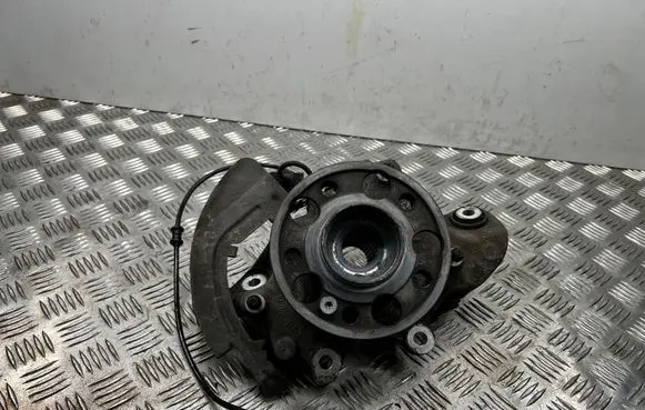 Rear wheel hub