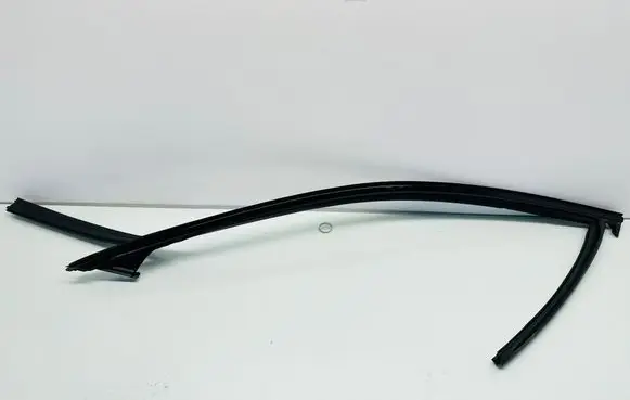 Volvo V90 Cross Country Front door glass trim molding 31849230