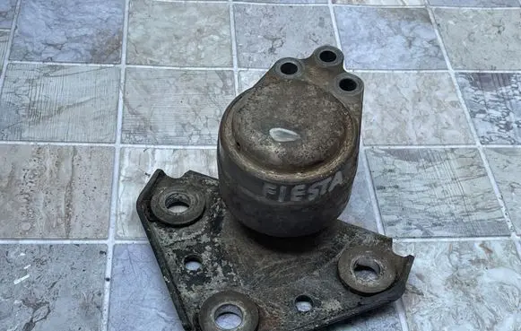Ford Fiesta Engine mount bracket P4FPA