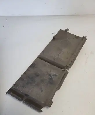 BMW 5 E39 Front bumper lower grill 8235638