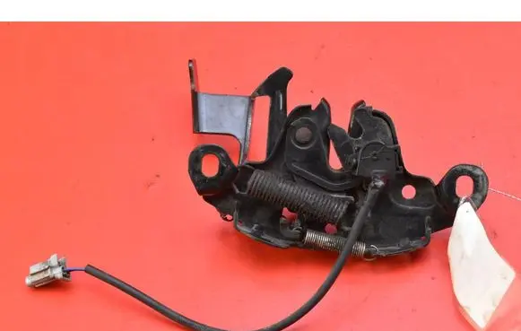 Engine bonnet/hood lock/catch