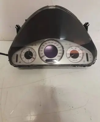 Mercedes-Benz E W211 Speedometer (instrument cluster) 88311321C