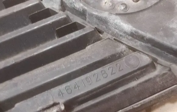Opel Vectra B Front bumper upper radiator grill 13106814 464192822