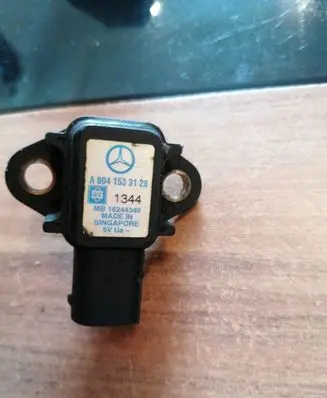 Mercedes-Benz E W211 Air pressure sensor A0041533128