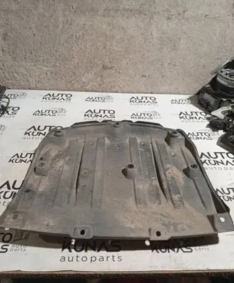 Lexus IS 220D-250-350 Engine splash shield/under tray 584015301