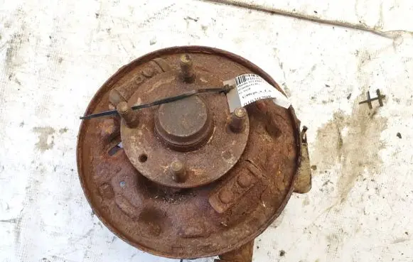 Mazda 323 Rear wheel hub