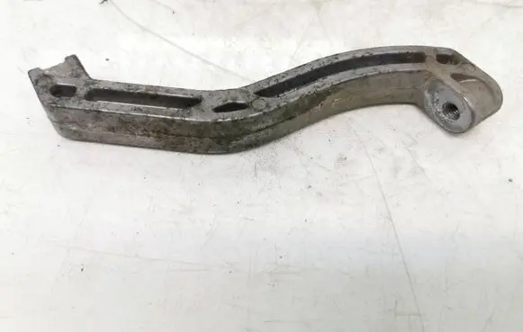 Volkswagen PASSAT B6 Engine mounting bracket 1K0199359e