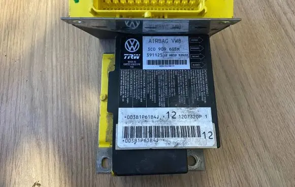 Volkswagen PASSAT B6 Airbag control unit/module 3C0909605M 391125 003B1P61B4J