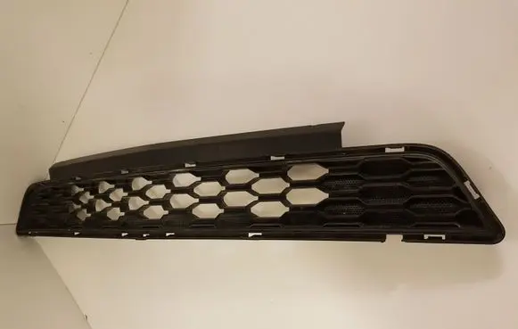 Front bumper splitter molding