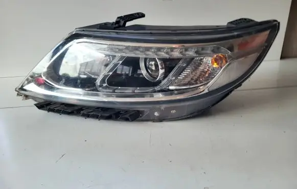 KIA Sorento Headlight/headlamp 921012P530