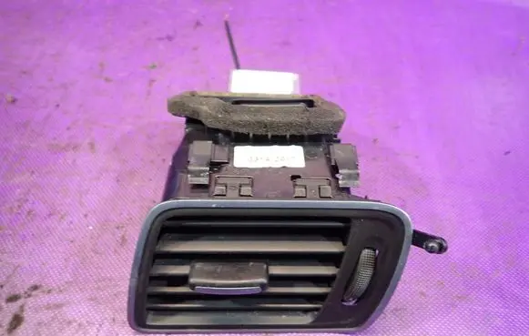 Volkswagen PASSAT CC Dashboard side air vent grill/cover trim
