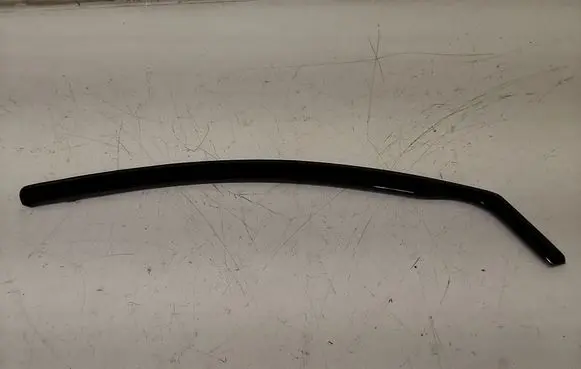 Volkswagen PASSAT B7 Bonnet wind deflector 3AA837471