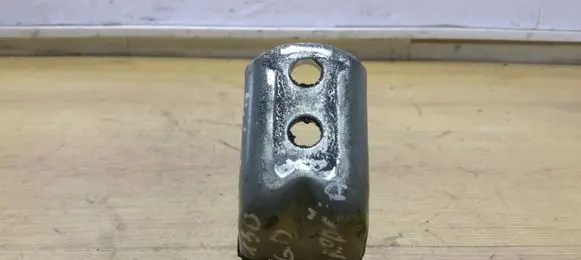 Nissan Qashqai Rear door lower hinge