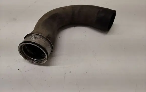 Volkswagen PASSAT B6 Intercooler hose/pipe S3909
