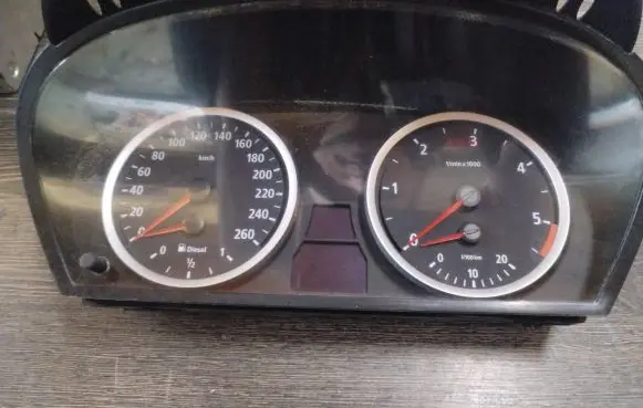 BMW 5 E60 E61 Speedometer (instrument cluster) 62116945634 8K0850013AP 110080213