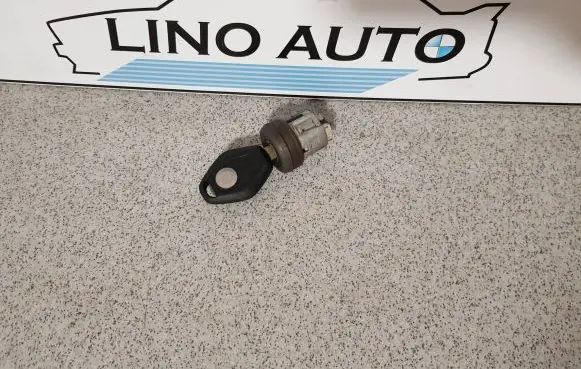 BMW 5 E39 Ignition lock 1095820
