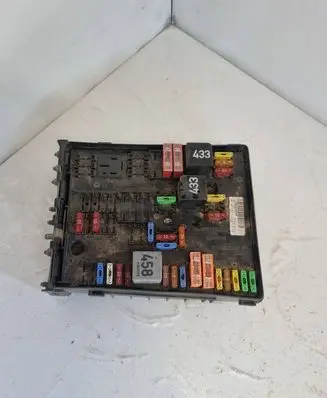 Volkswagen Golf V Fuse module 1K0937124K