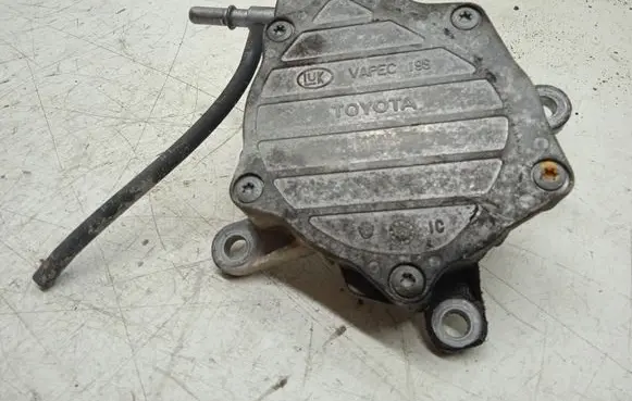 Toyota Corolla Verso AR10 Vacuum pump 10090535