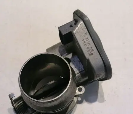 BMW 1 E82 E88 Throttle valve 780437302