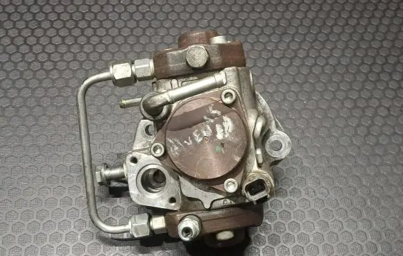 Toyota Avensis T250 Fuel injection high pressure pump 221000R020 HU2940000304