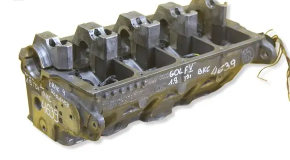 Volkswagen Golf V Engine head 038103373R